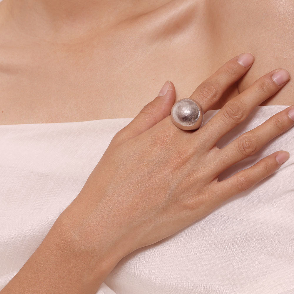Model wearing the chunky white gold plated dome ring, highlighting the 'Old Money' and 'Quiet Luxury' look.