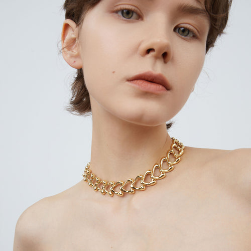 Close-up of the chunky heart-shaped links on the TIKOO gold necklace, highlighting the premium 18K gold plating.
