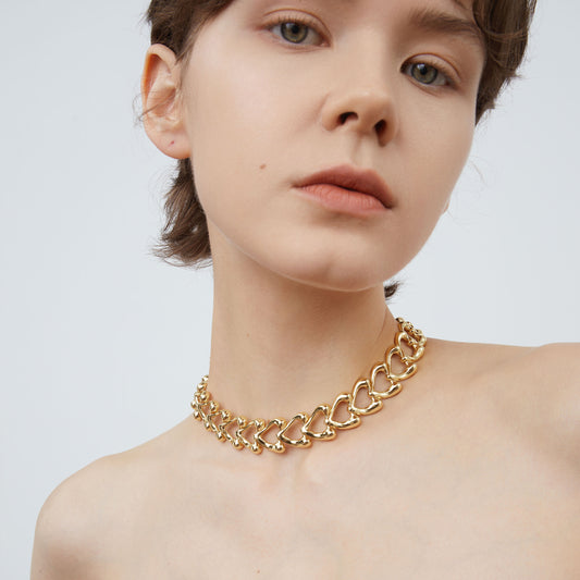 Close-up of the chunky heart-shaped links on the TIKOO gold necklace, highlighting the premium 18K gold plating.
