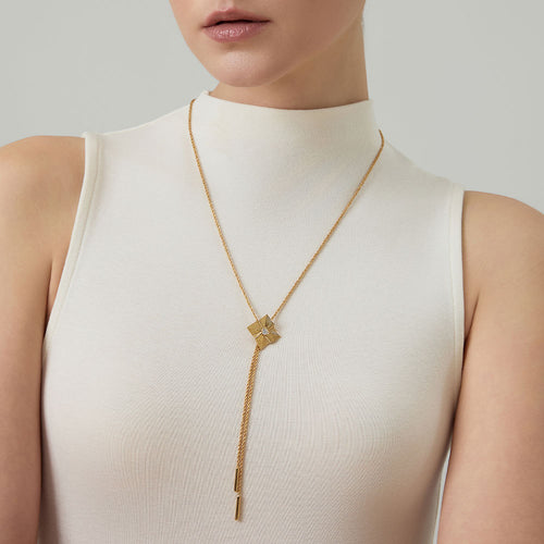 Close-up of the D color VVS Moissanite center stone on the TIKOO architectural gold pendant.